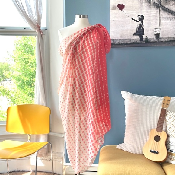 Beautiful polka dot scarf in poppy red gradient - Picture 1 of 8